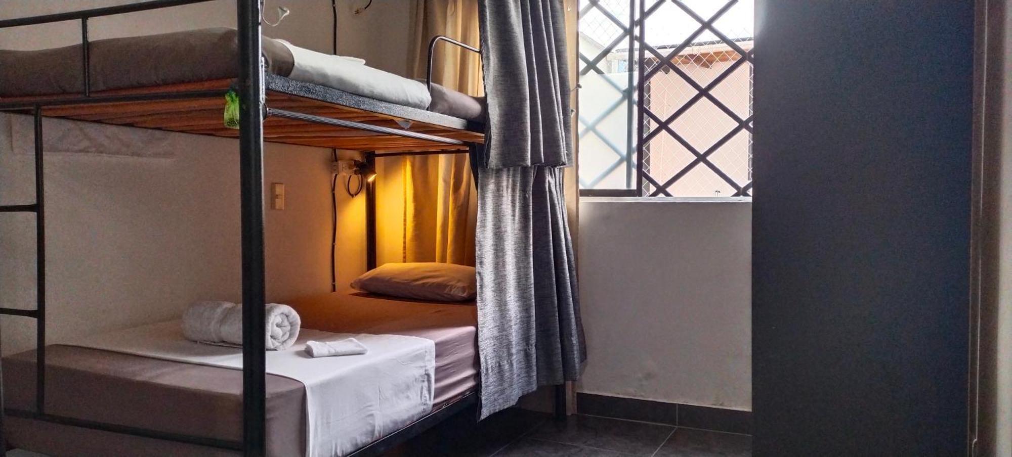 Hostel Metro Floresta Alojamiento Медельїн Екстер'єр фото