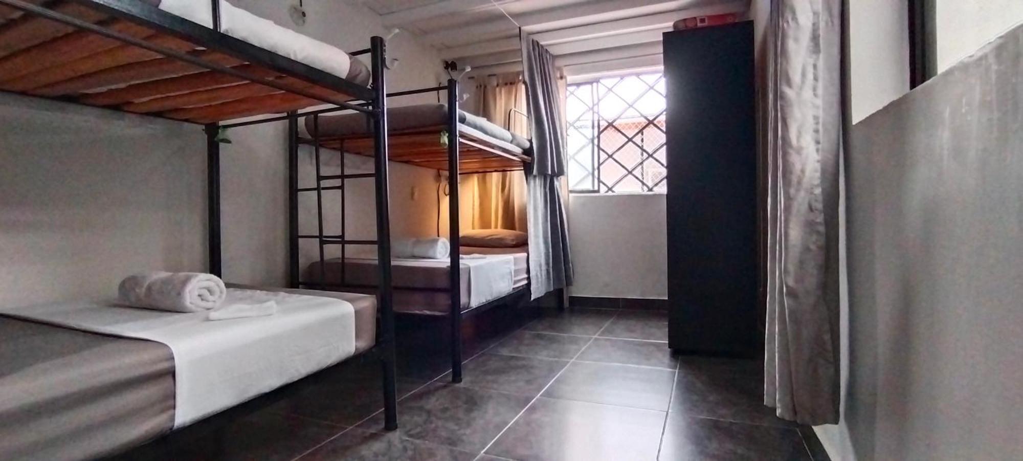 Hostel Metro Floresta Alojamiento Медельїн Екстер'єр фото