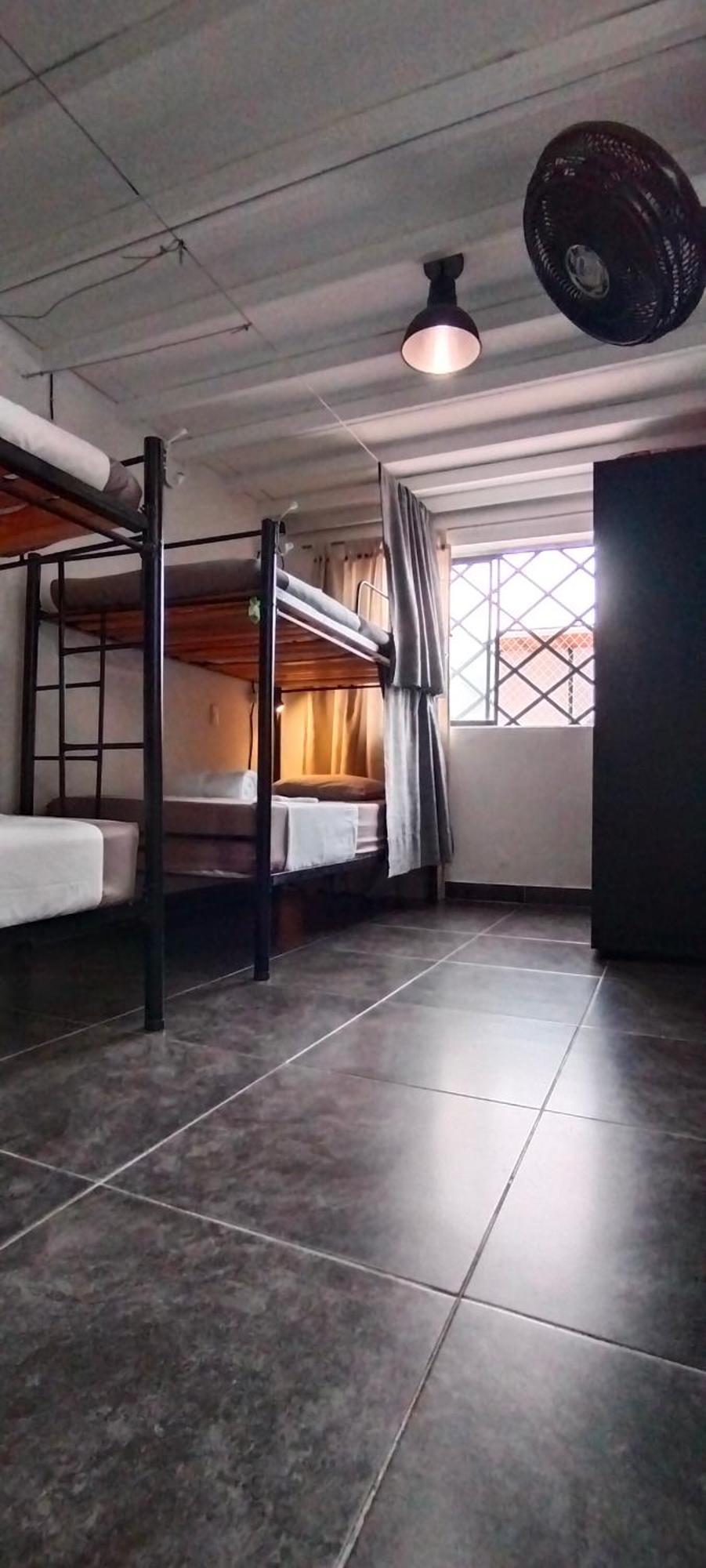 Hostel Metro Floresta Alojamiento Медельїн Екстер'єр фото