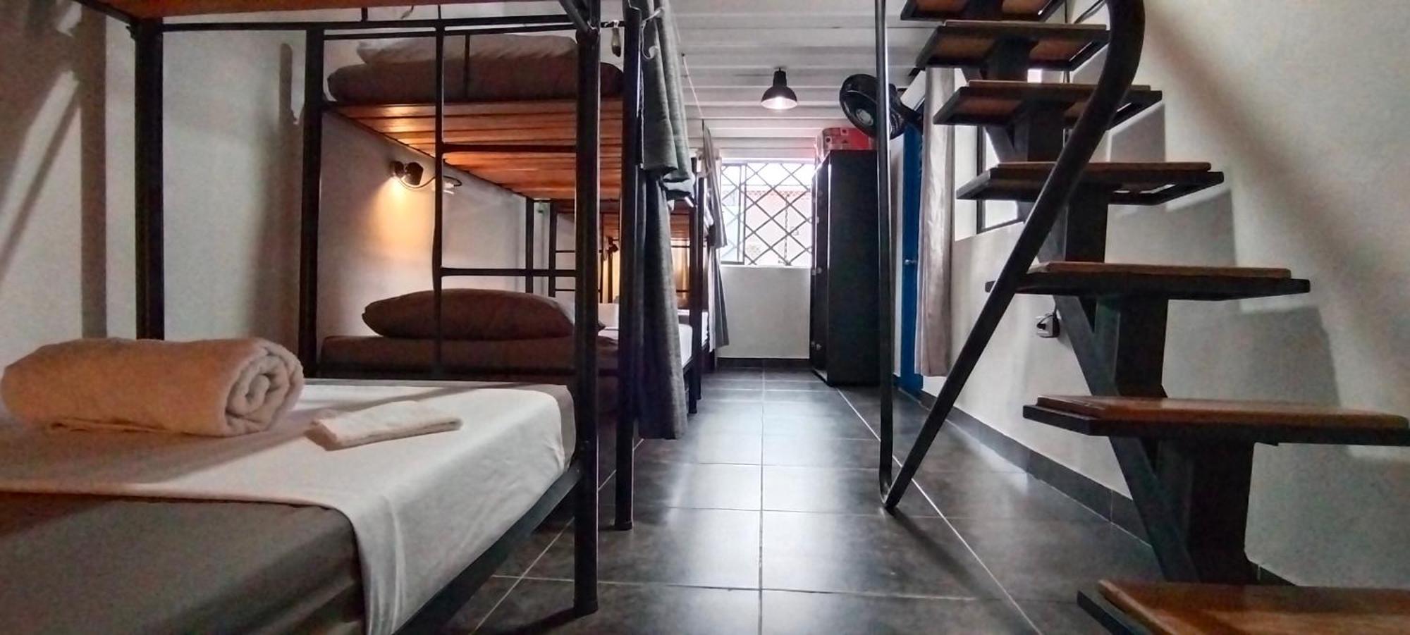 Hostel Metro Floresta Alojamiento Медельїн Екстер'єр фото