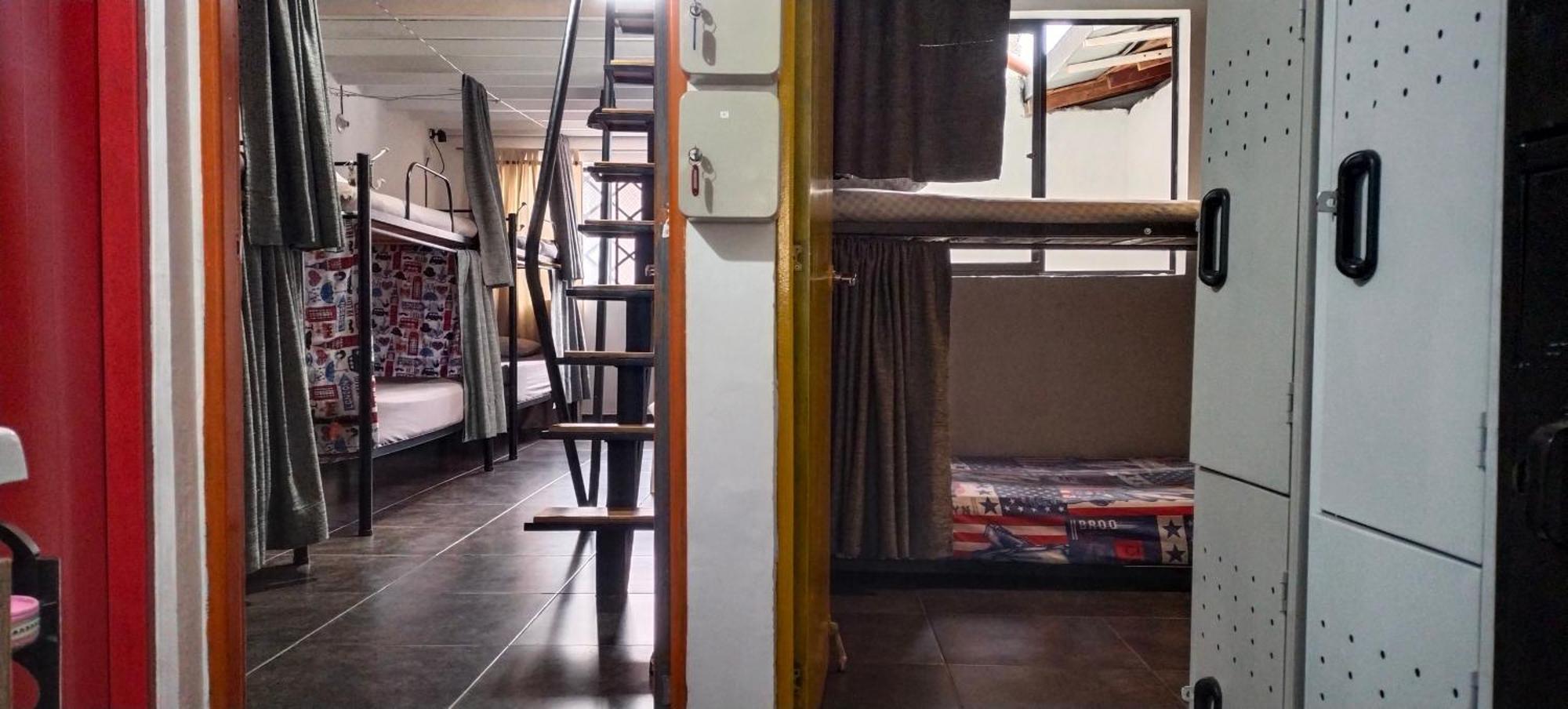 Hostel Metro Floresta Alojamiento Медельїн Екстер'єр фото