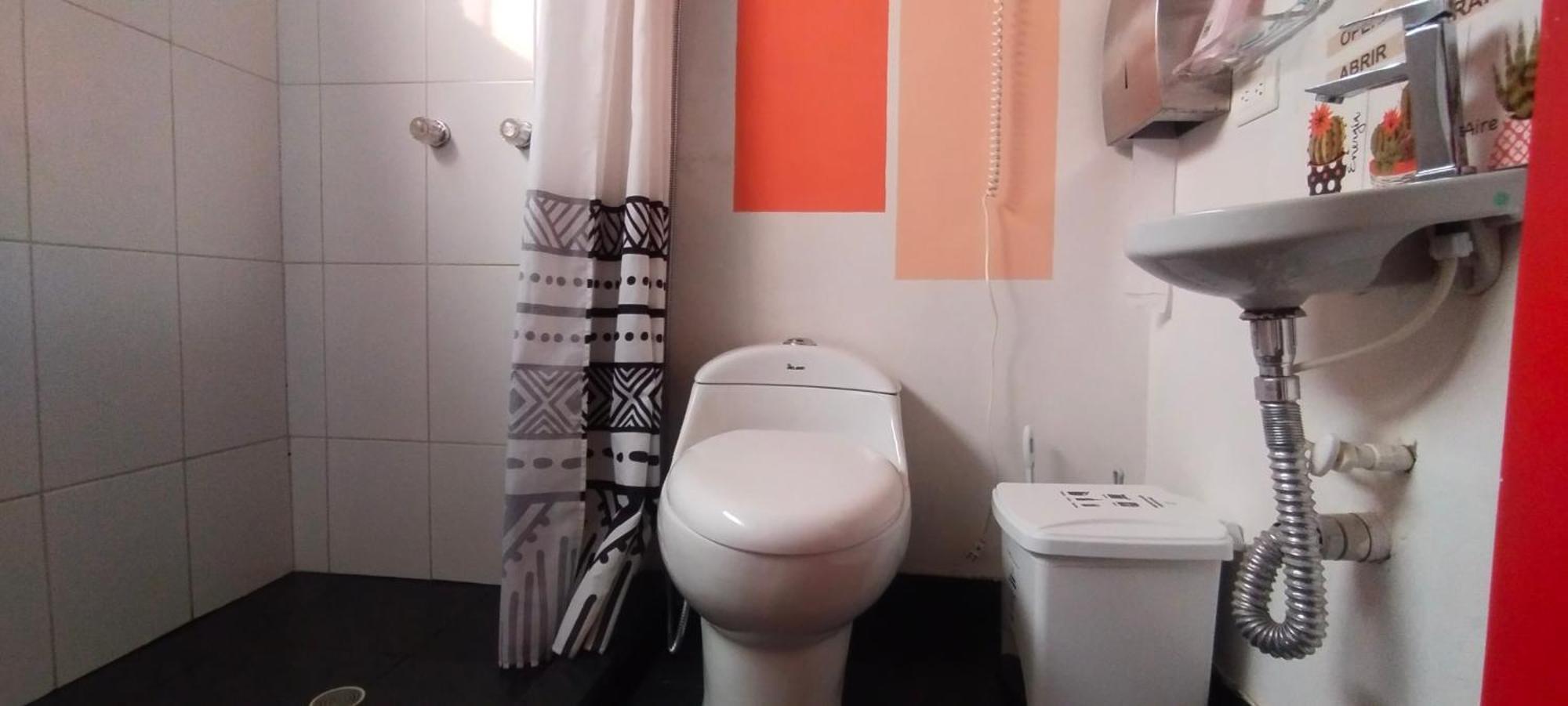 Hostel Metro Floresta Alojamiento Медельїн Екстер'єр фото